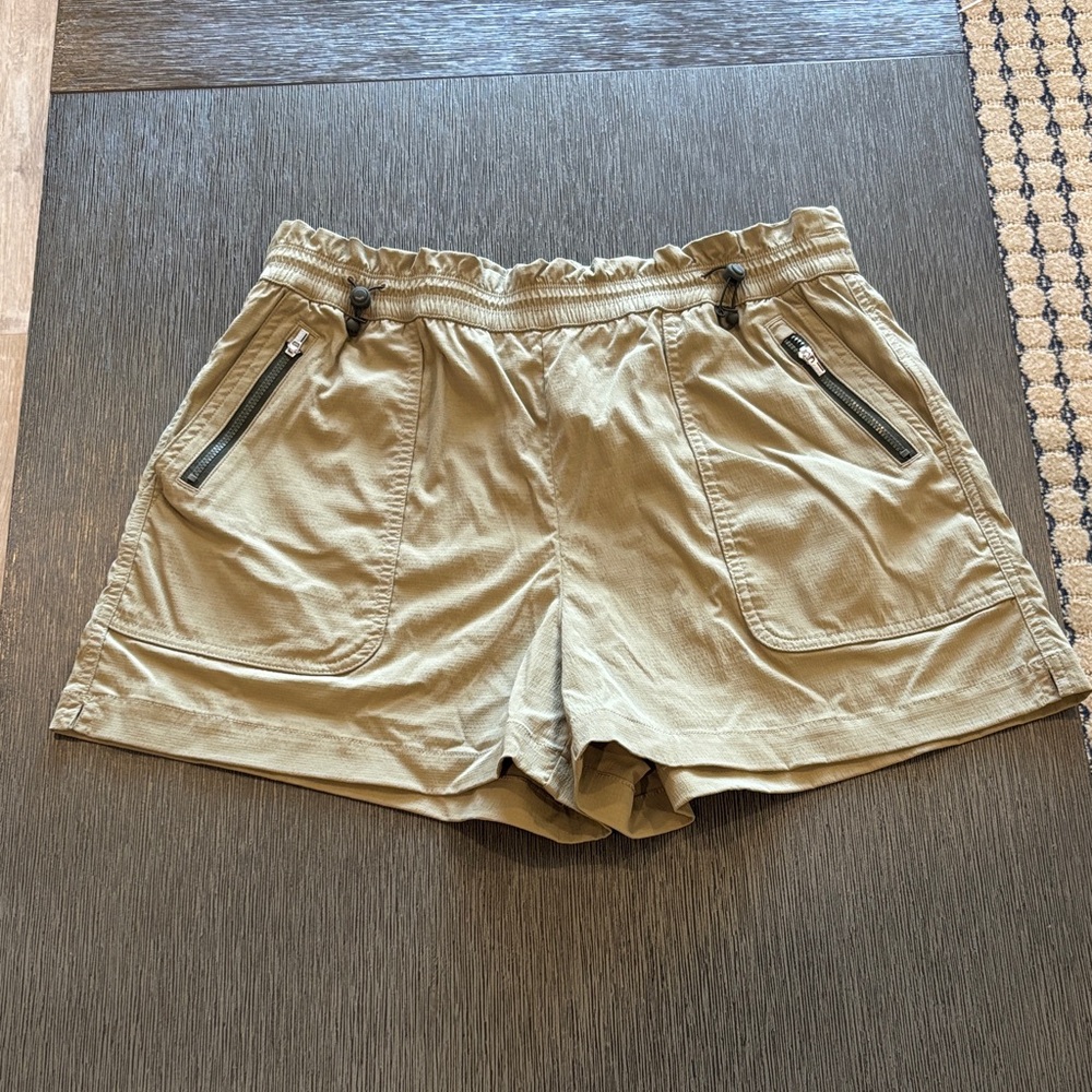 Athleta Parachute High Rise Short Khaki Green Size Medium NWOT